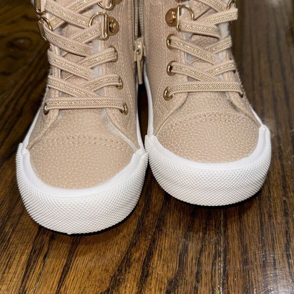 Cynthia Rowley Tan and White Fur-Lined Boots 6 - Picture 7 of 8